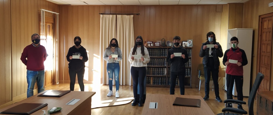 Entrega becas municipales