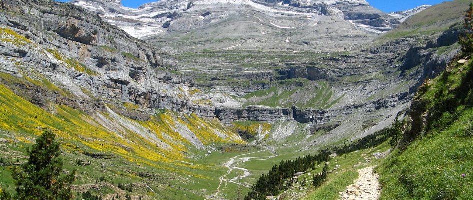 1280px-Cirque_de_Soaso_et_massif_du_Mont-Perdu